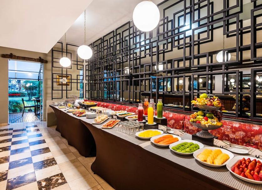 Buffet Photo
