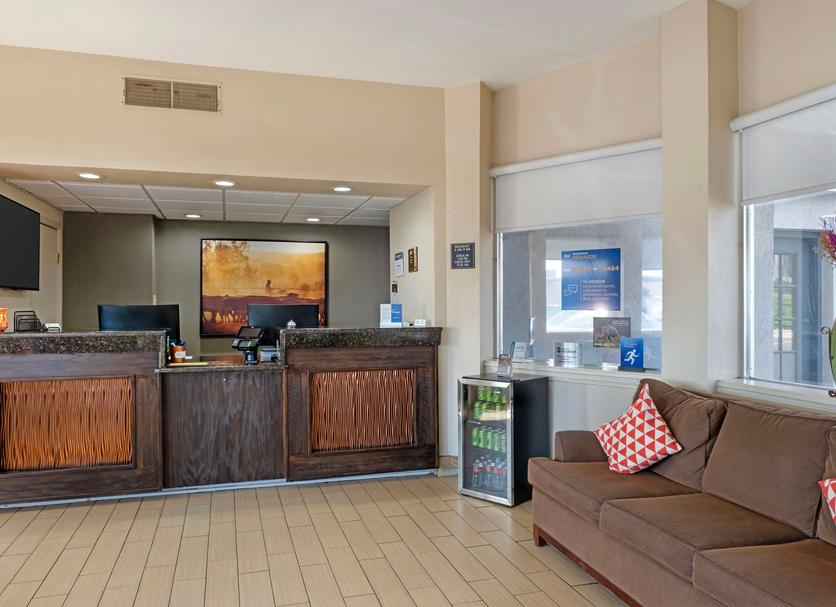 Front desk Photo