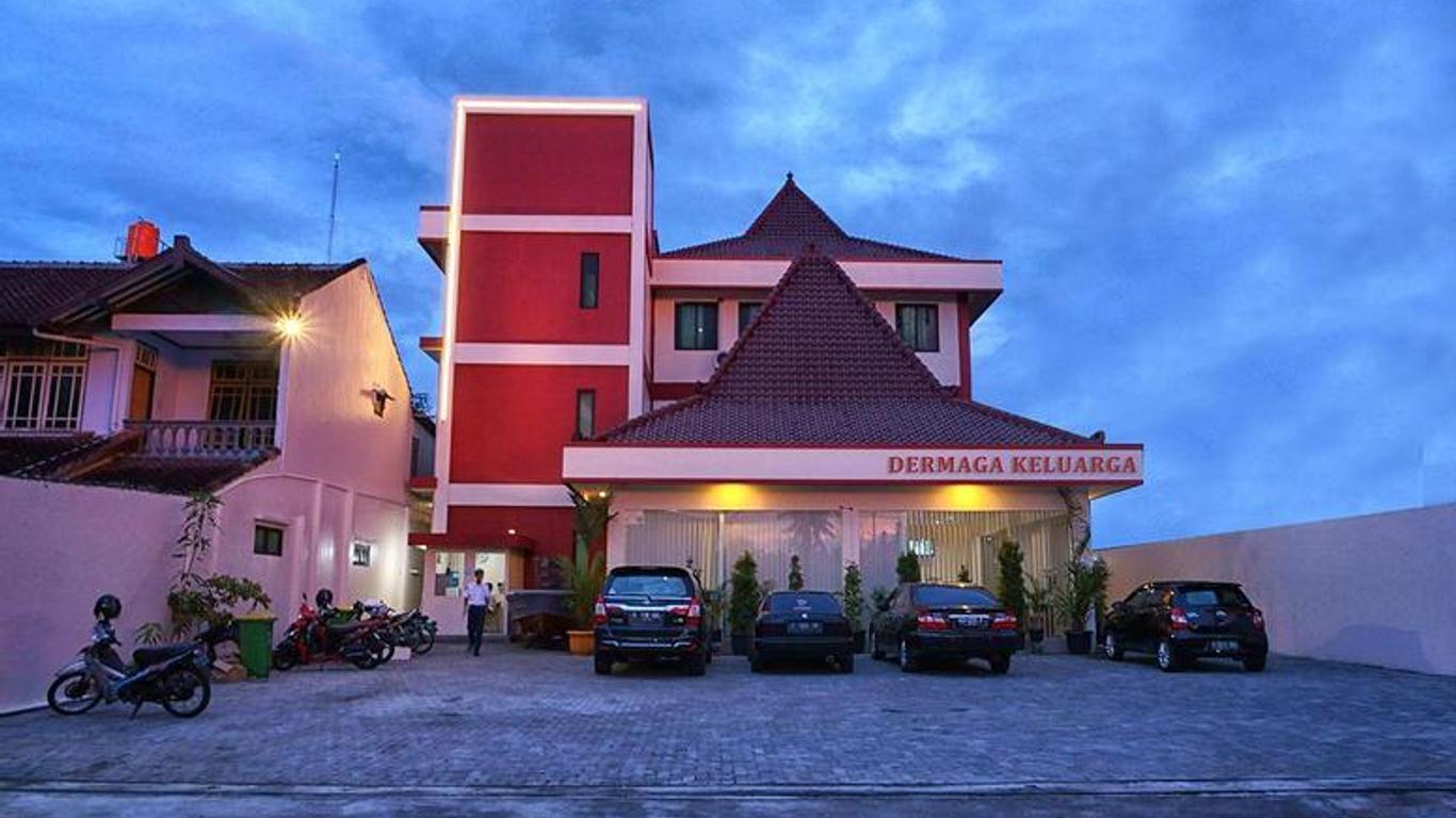 Dermaga Keluarga Hotel Sonosewu