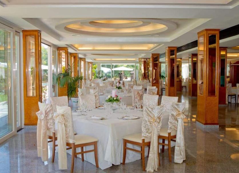 Banquet hall Photo