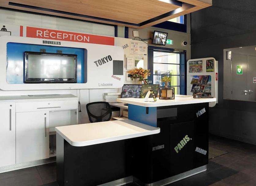 Front desk Photo