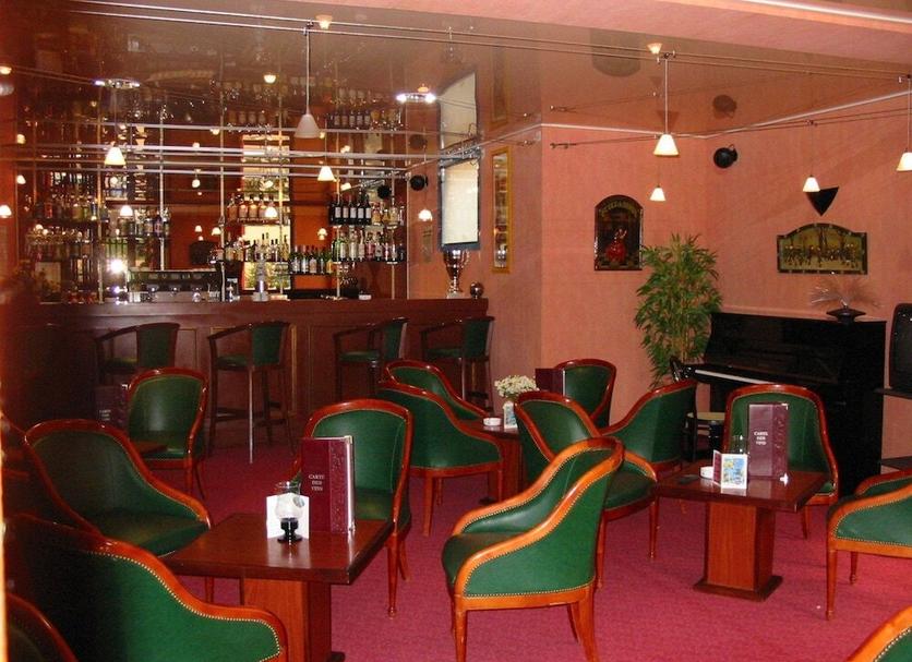 Bar Photo