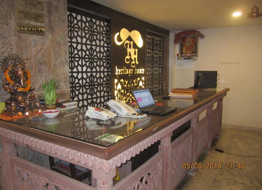 Front desk Photo