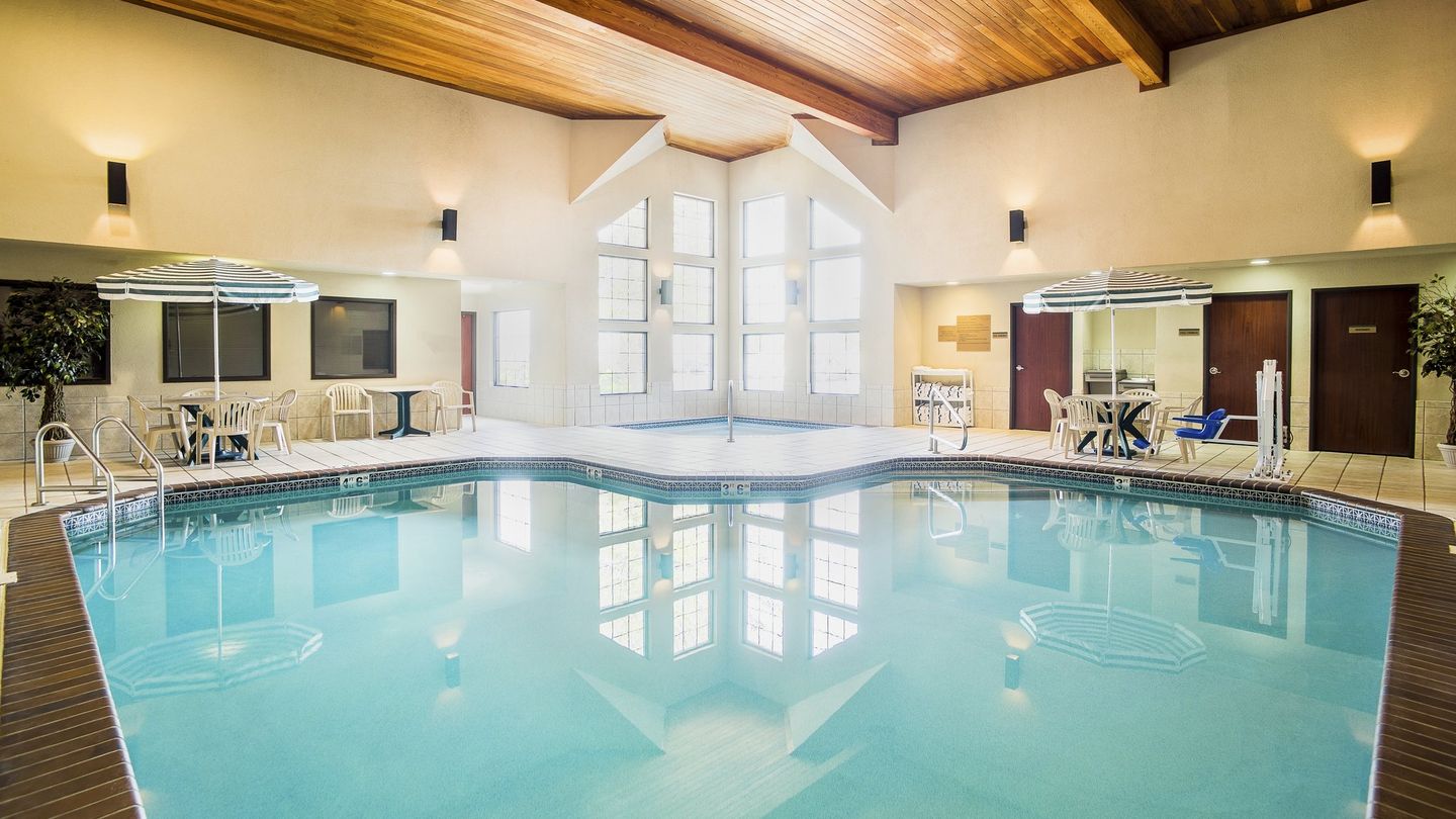 Kelly Inn and Suites Mitchell from 112. Mitchell Hotel Deals & Reviews