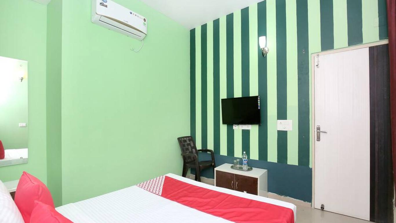 Oyo 12379 Hotel Riyasat