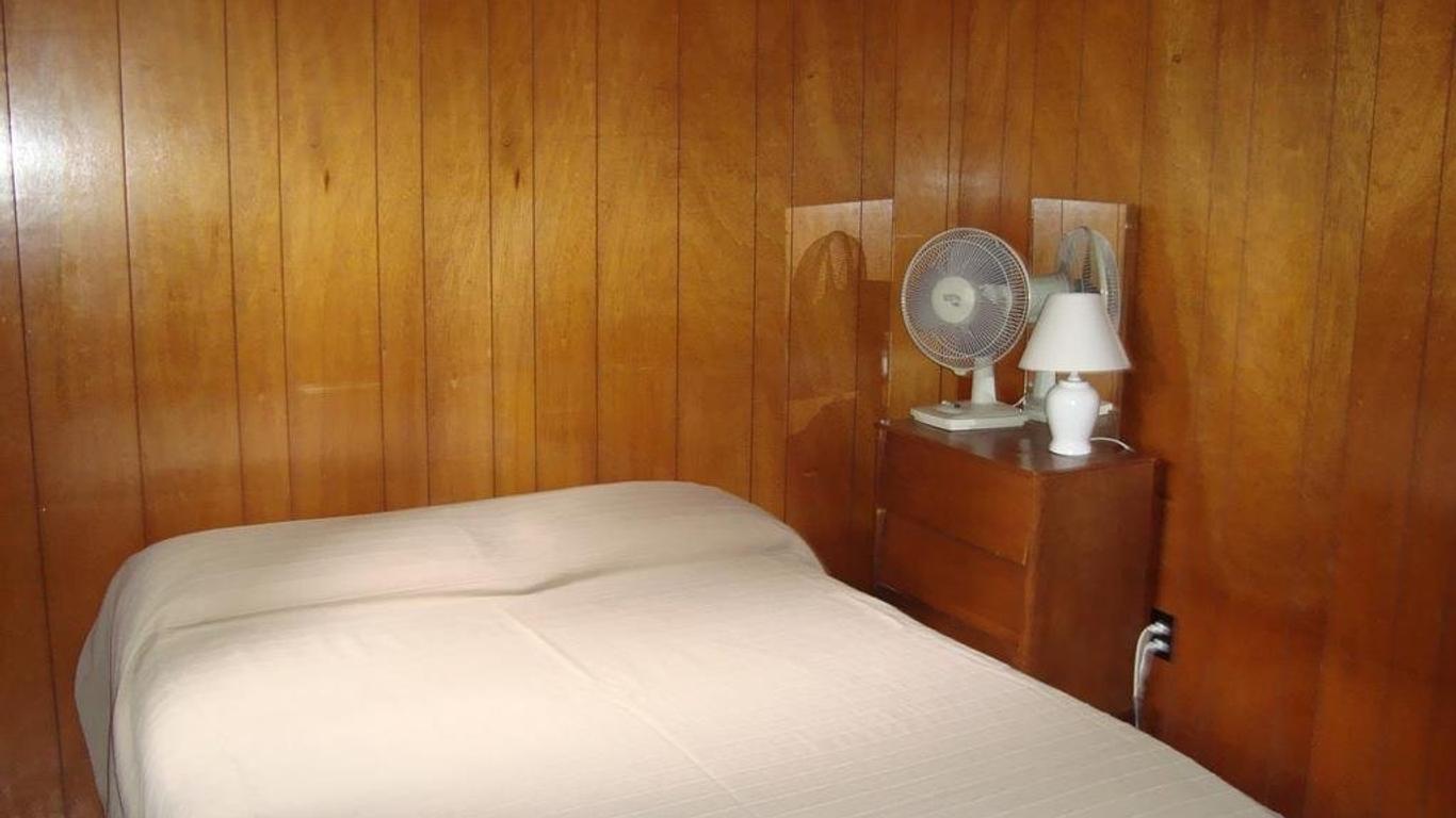 Woodland Cedars Family Cottage Resort
