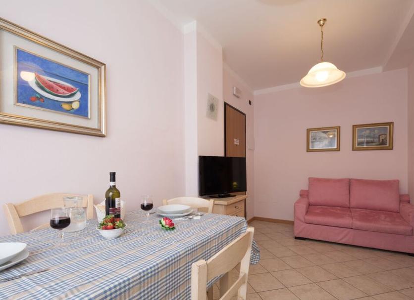 Dining room Photo