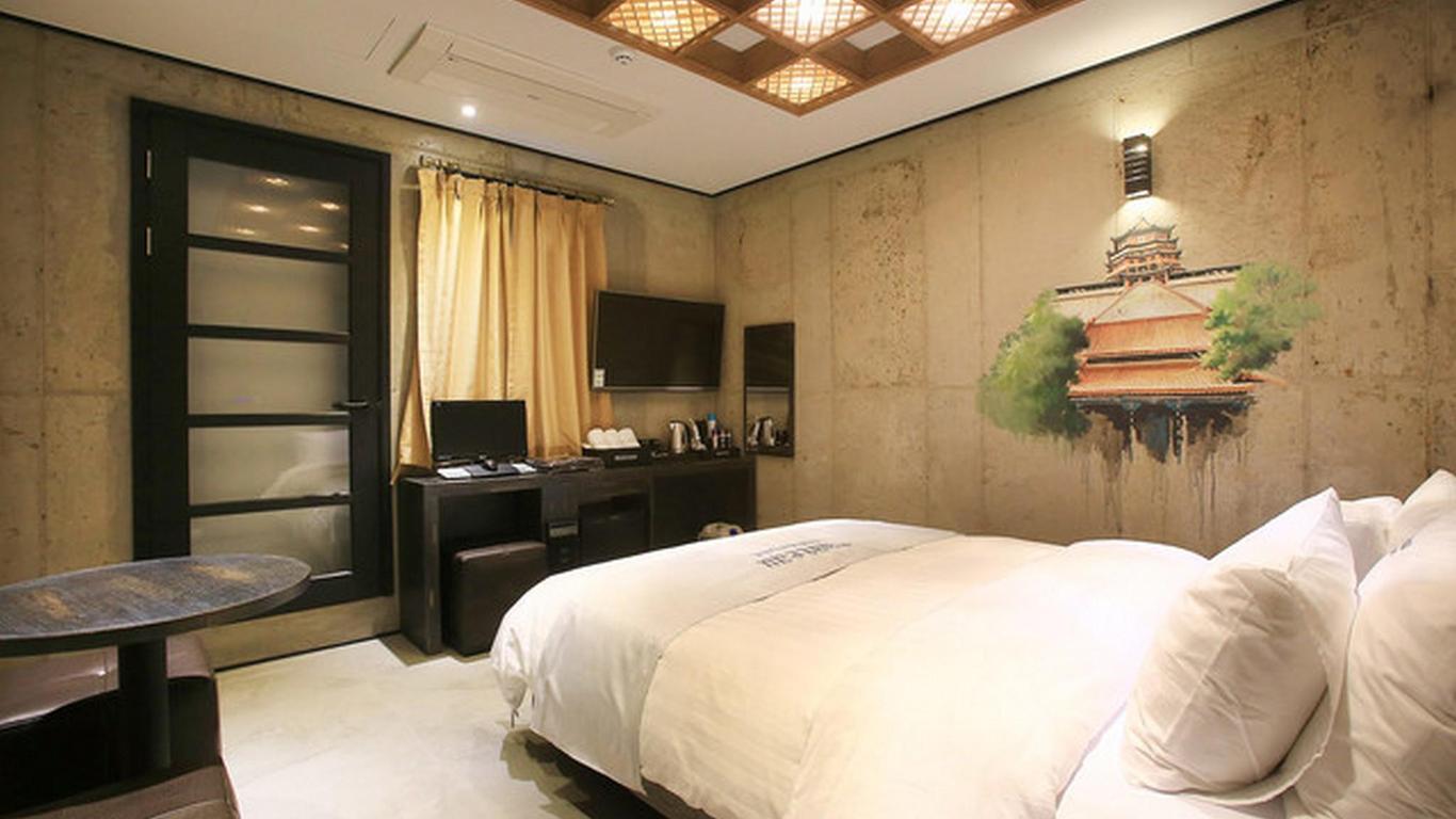 Yeongdeungpo Chateau Hotel
