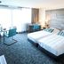 Het Wapen van Harmelen guest room with twin beds, desk, seating area and large window in Harmelen