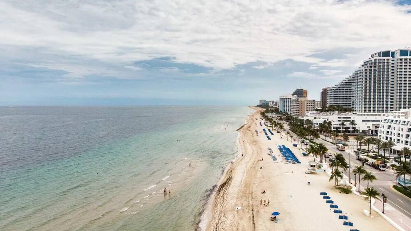 Ft Lauderdale Oceanfront Resort Condo with Views! apts