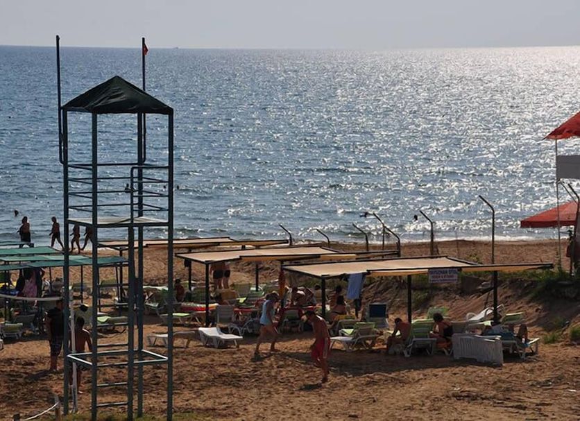Yavuzhan Hotel in Side with beach area, sun loungers and sea view