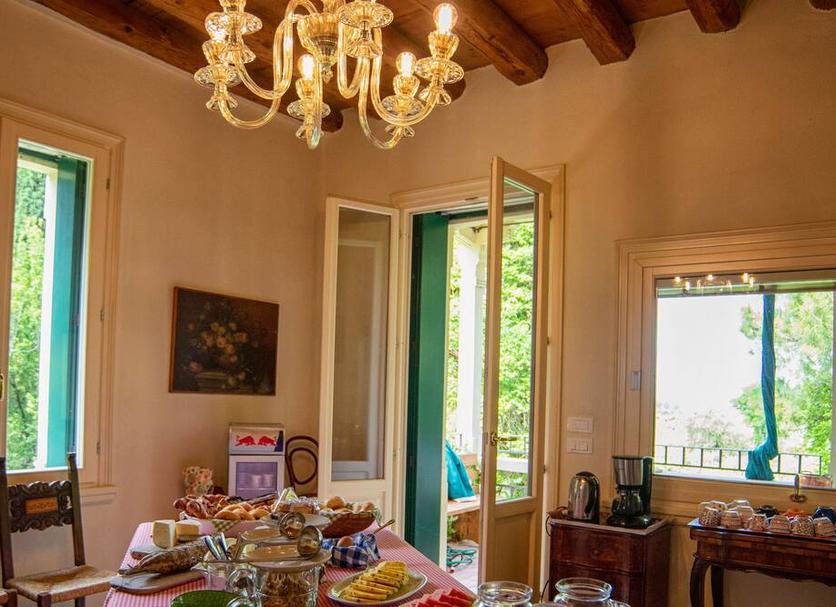 Dining room Photo