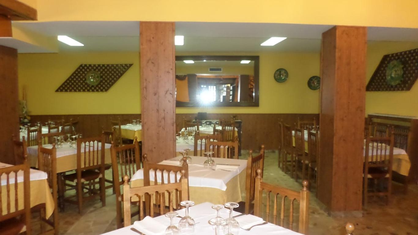Hostal Restaurante Lujuan