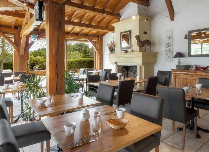 Hôtel Le Mas del Pechs in Sarlat-la-Canéda dining room with wooden beams and fireplace