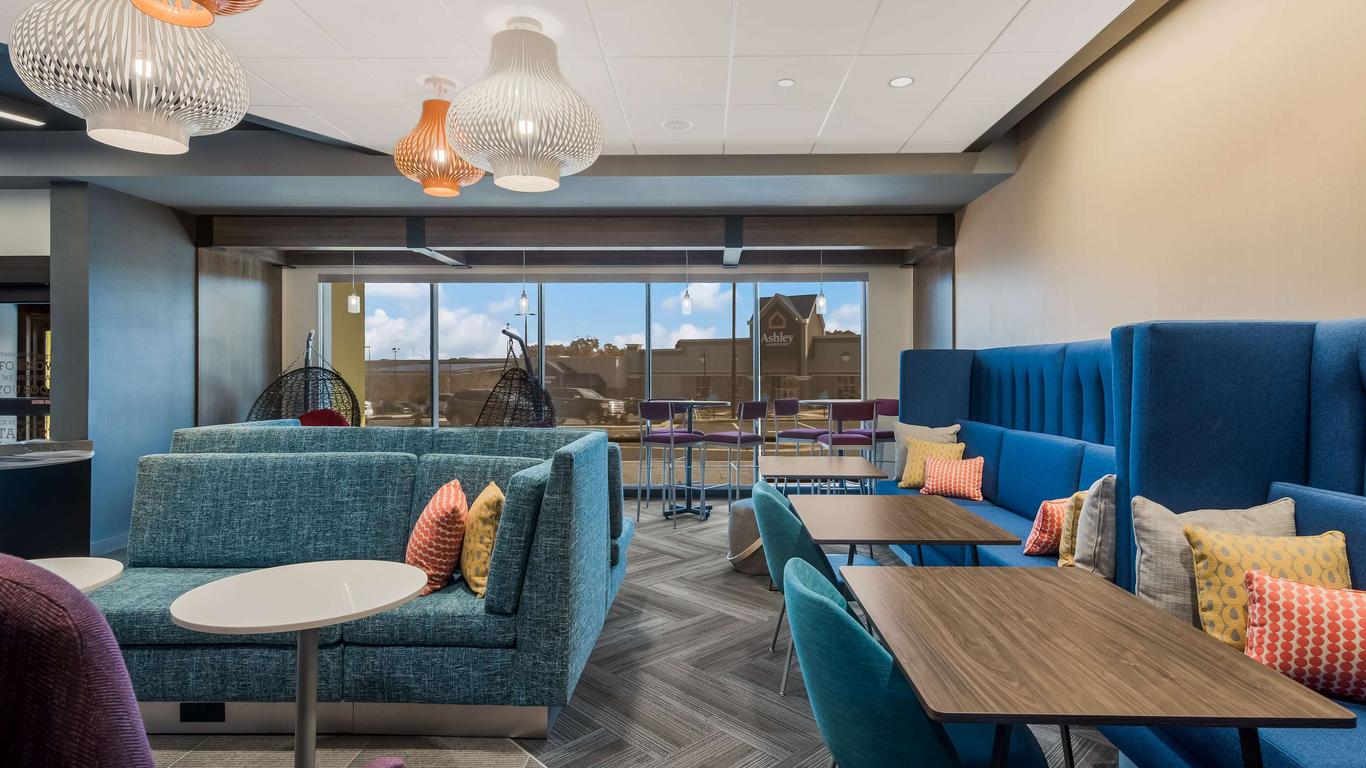 Tru by Hilton Greensboro