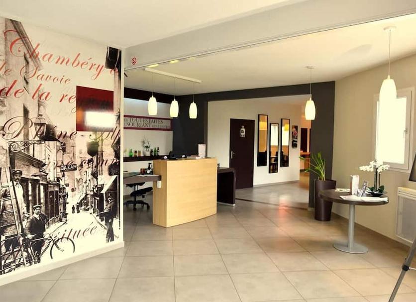 Front desk Photo