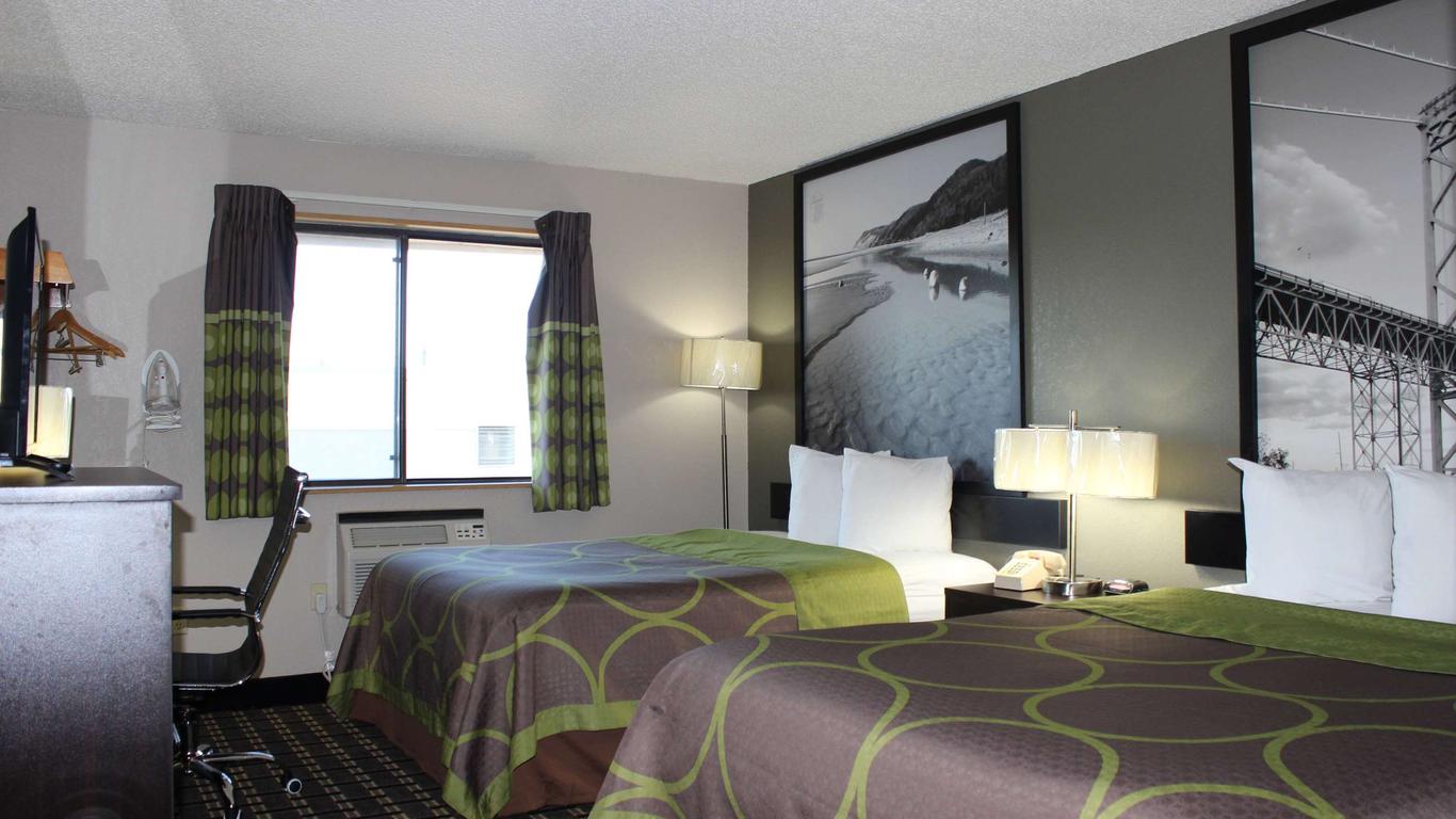 Super 8 by Wyndham Wyoming/Grand Rapids Area