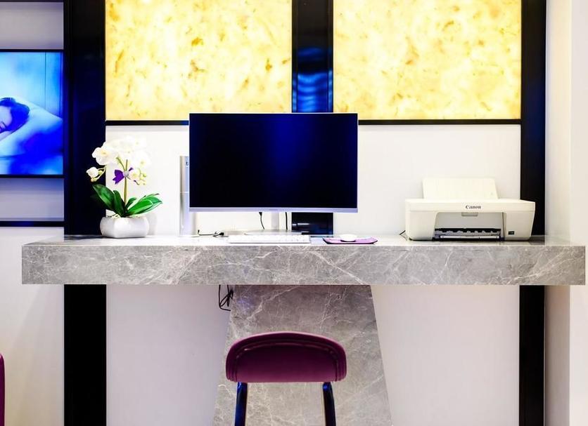 Business center Photo