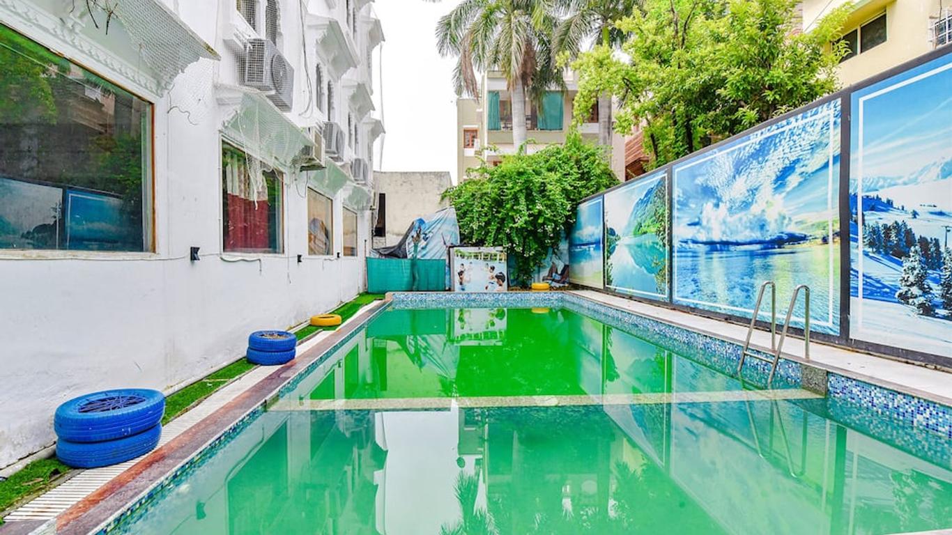 OYO 12131 Vallabh Villas
