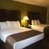 Boarders Inn & Suites by Cobblestone Hotels - Ashland City guest room with two beds and bedside lamp