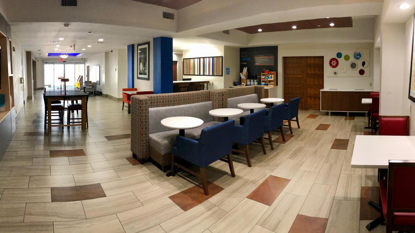 Holiday Inn Express Hotel & Suites Decatur, An IHG Hotel