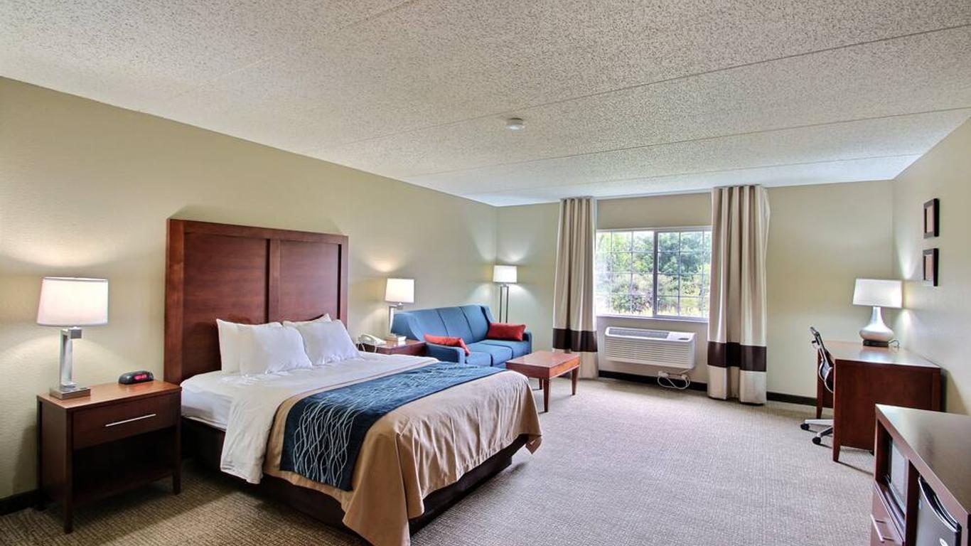 Comfort Inn & Suites Jackson - West Bend