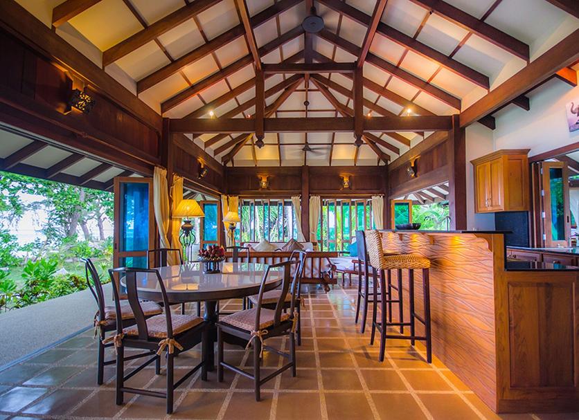 Dining room Photo