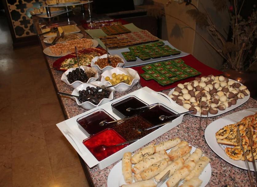 Buffet Photo