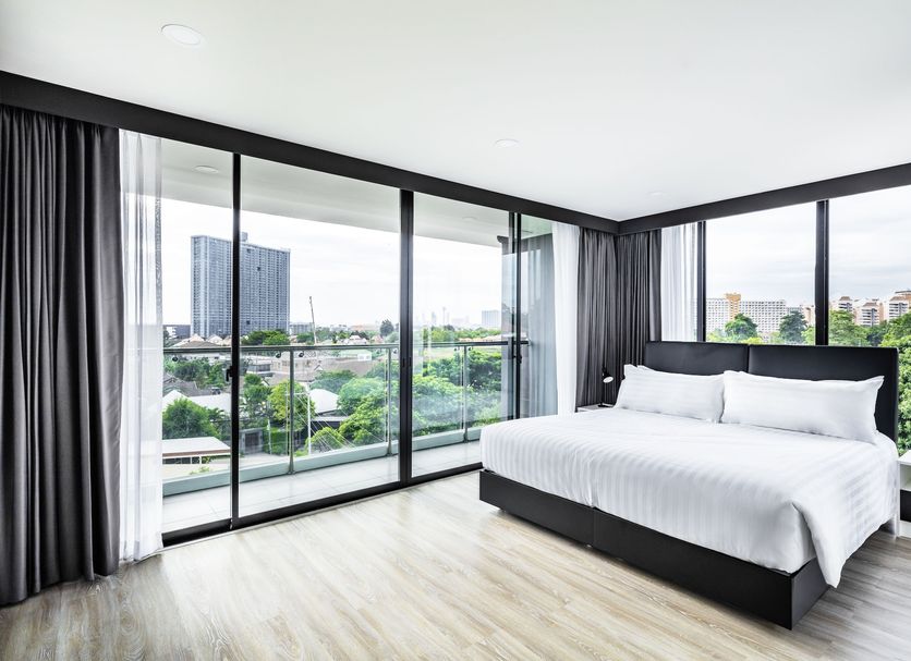 The Rizin Pattaya bedroom with floor-to-ceiling windows and city views