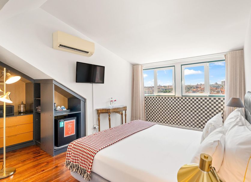 Casa do Jasmim by Shiadu, Lisbon guest room with city view, bed, desk and window seats