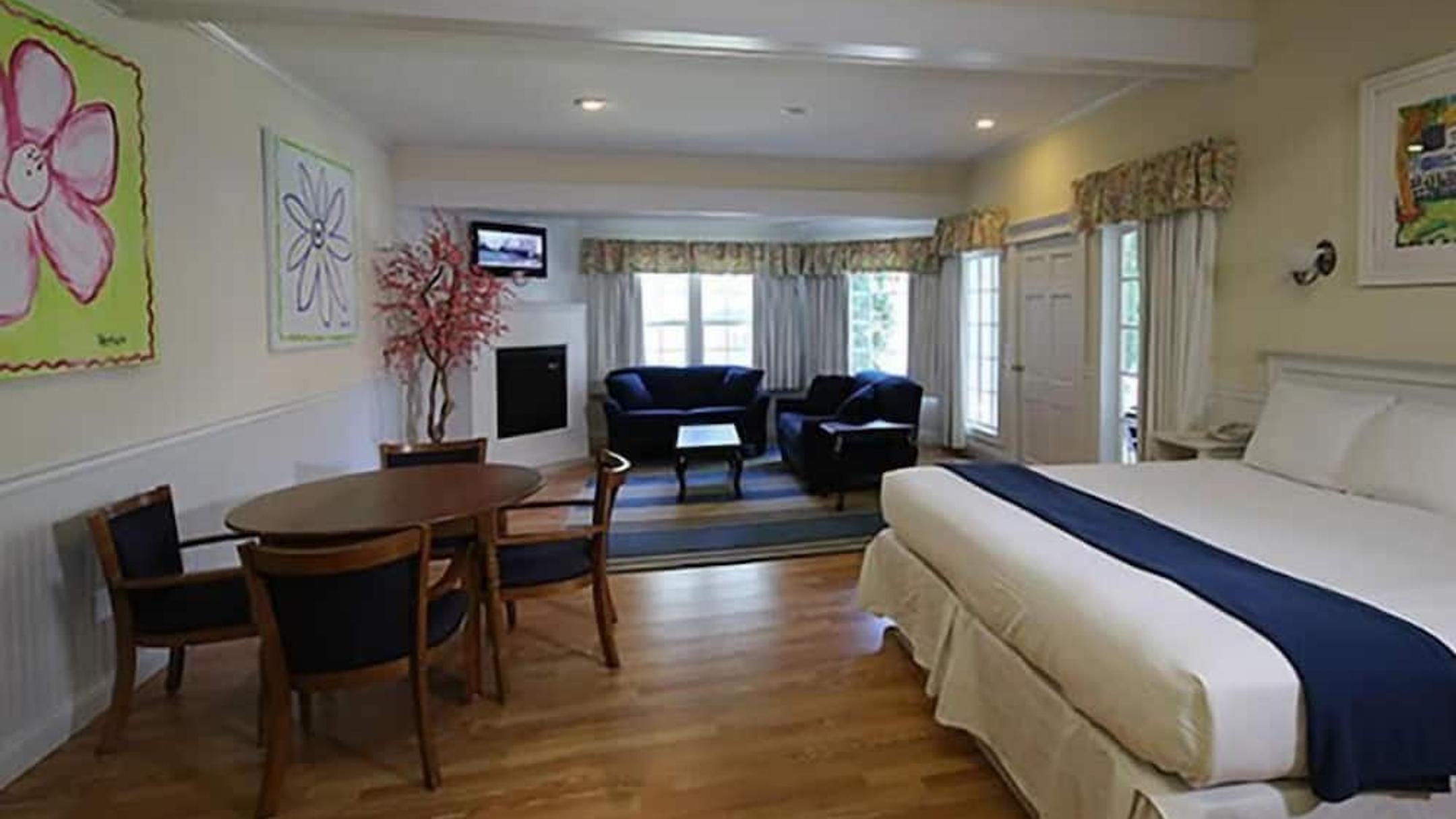 Colonial Inn from 150. Harbor Springs Hotel Deals & Reviews KAYAK