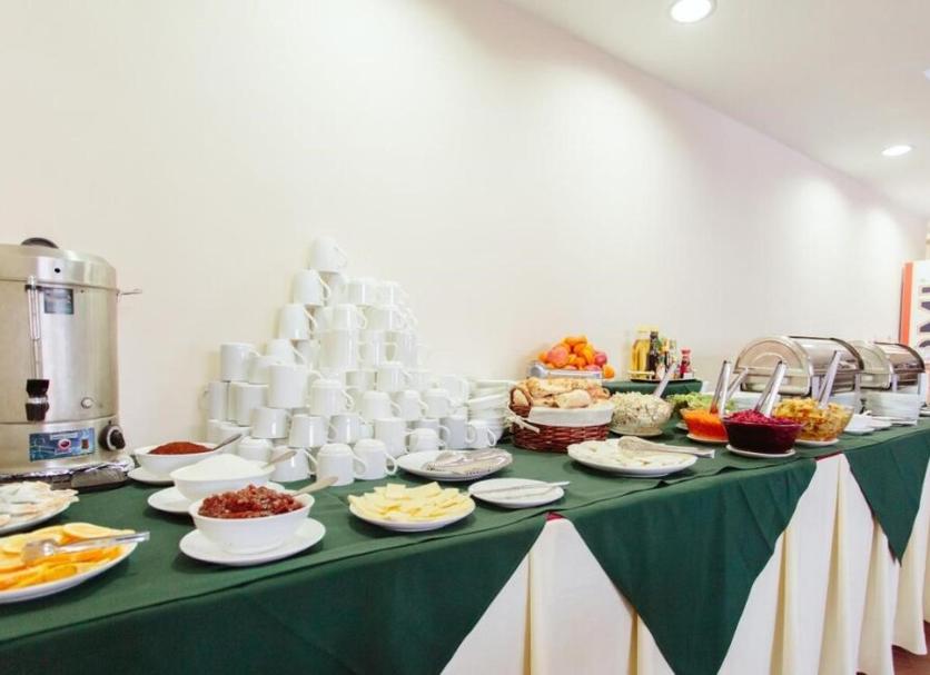 Buffet Photo