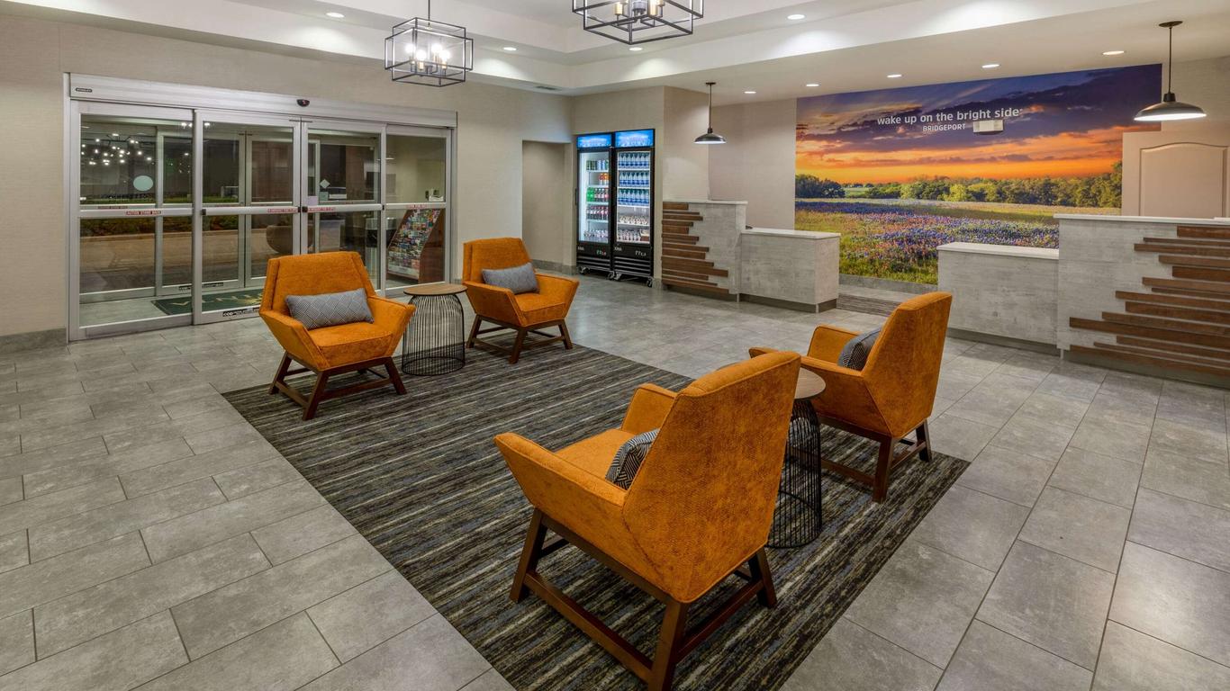 La Quinta Inn & Suites by Wyndham Bridgeport