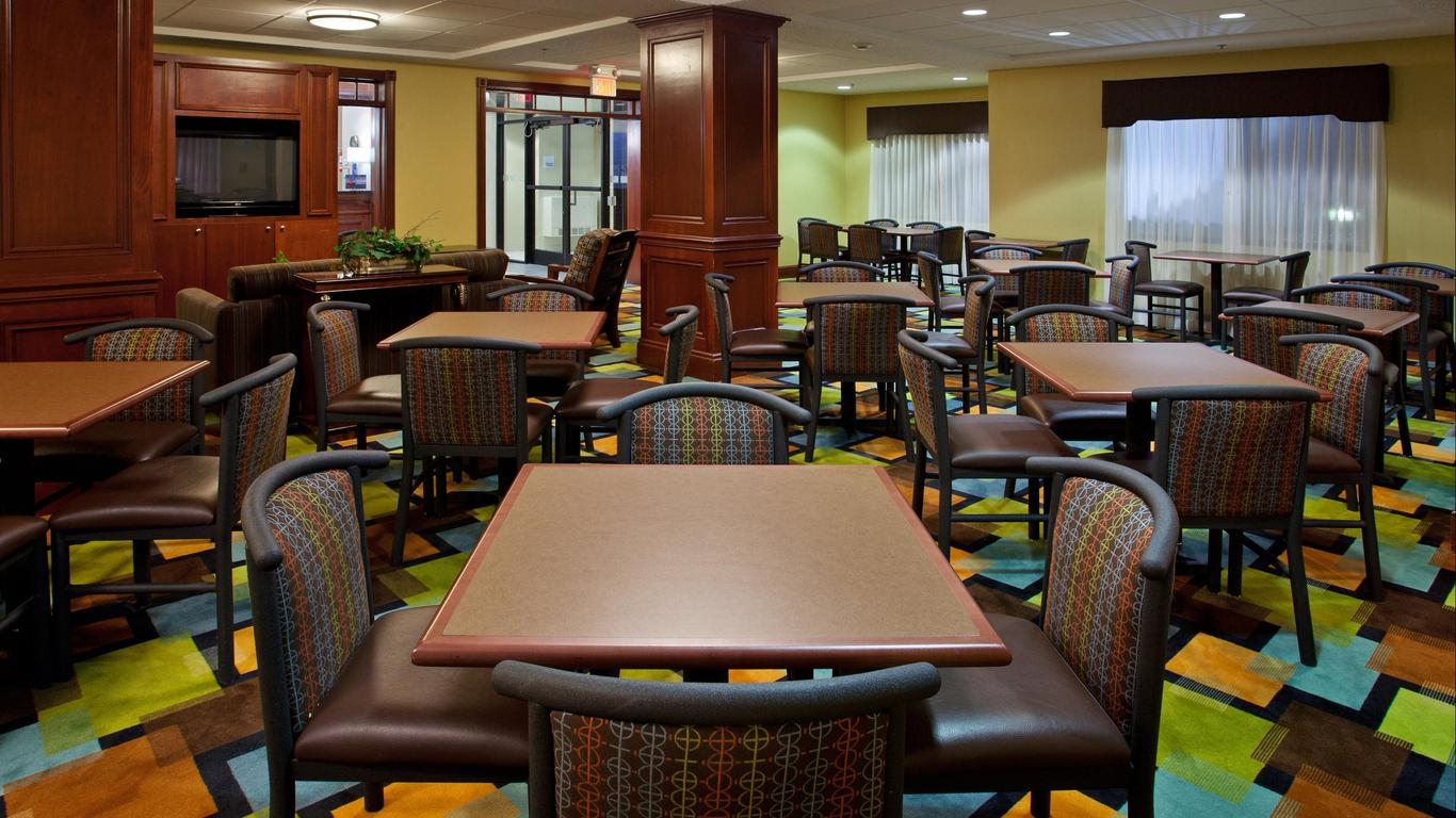 Holiday Inn Express Grove City (Outlet Center)