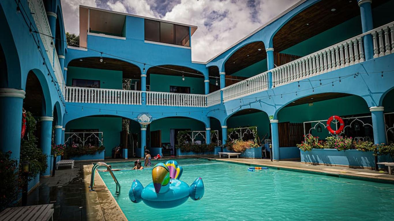 Toro Blanco Resort