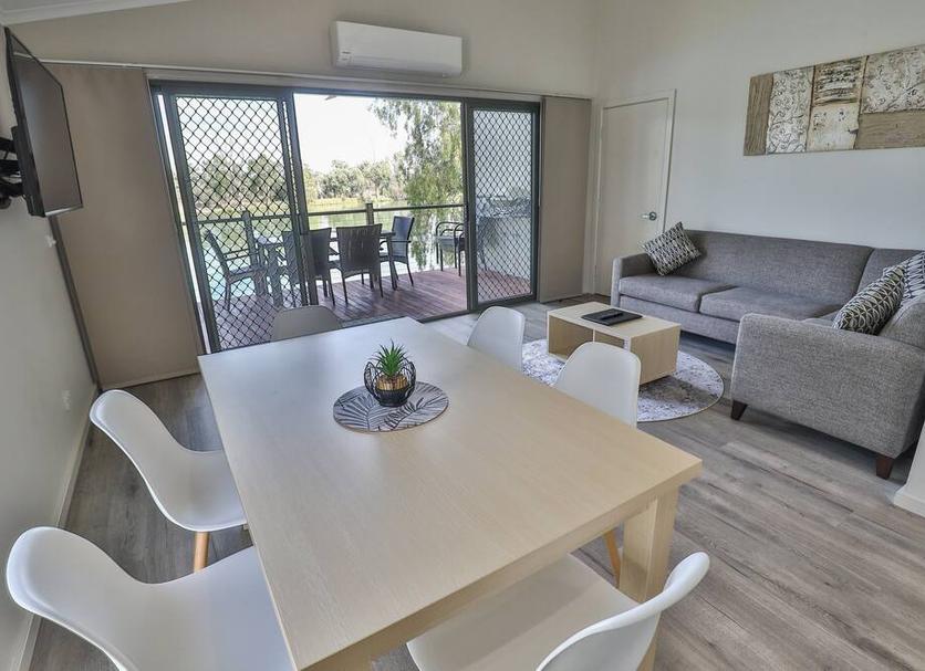 Dining room Photo