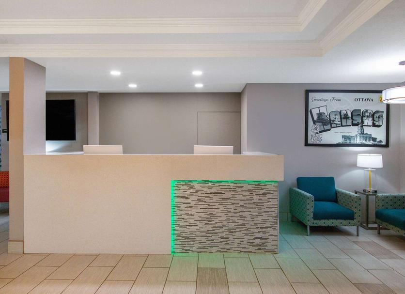 Front desk Photo