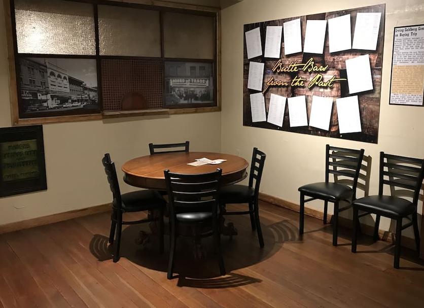 Dining room Photo