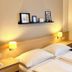 Hotel Friedrichstraße, Lampertheim: bright twin room with bedside lamps and window curtains