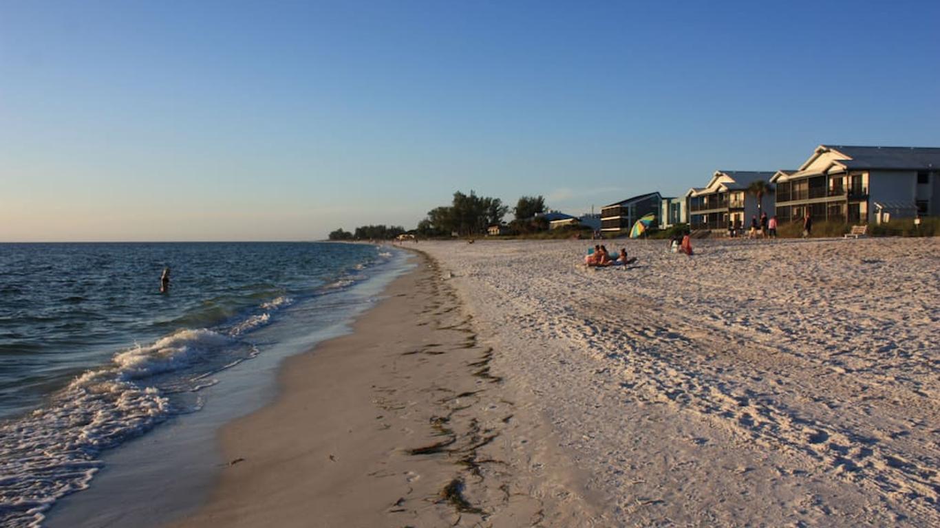 An Island Getaway at Palm Tree Villas