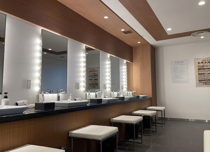 Bayside Hotel Azur Takeshiba Hamamatsucho Tokyo vanity with lit mirrors and stools