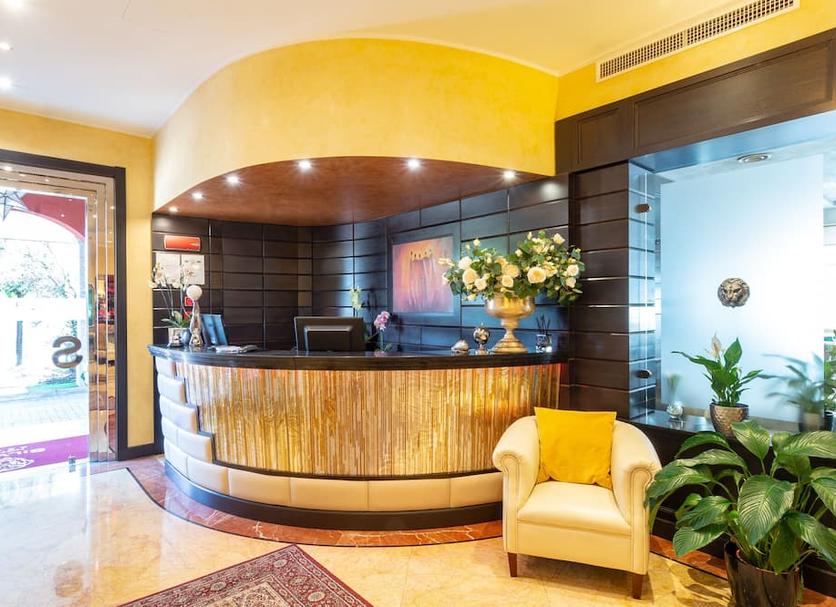 Front desk Photo