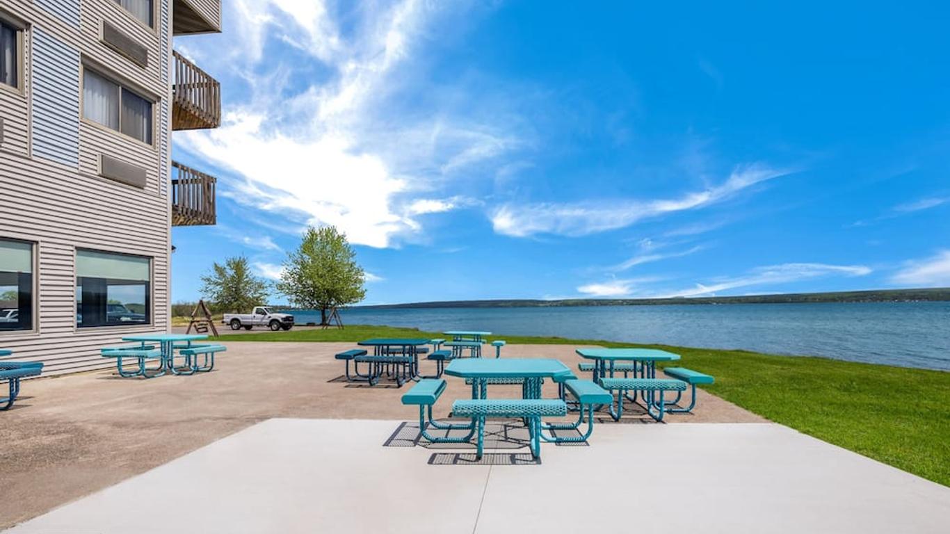 Baraga Lakeside Inn