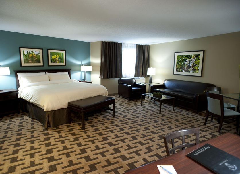 Bear Claw Casino & Hotel in Carlyle guest room with king bed, sofa, desk, chairs and window seating
