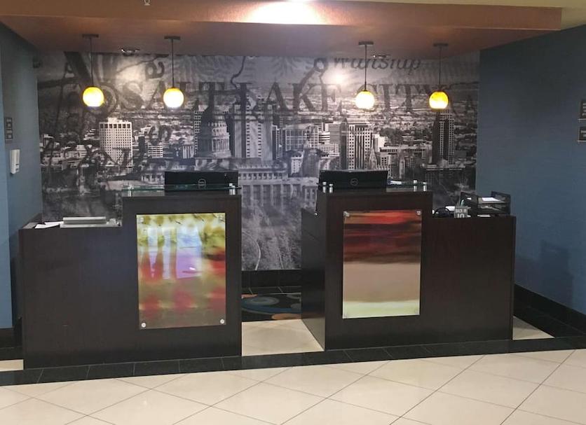 Front desk Photo