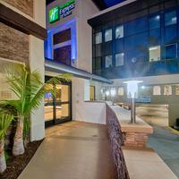 Holiday Inn Express & Suites Costa Mesa, An IHG Hotel