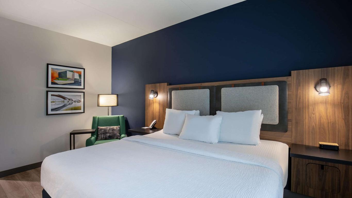 La Quinta Inn & Suites by Wyndham Chattanooga Downtown/South