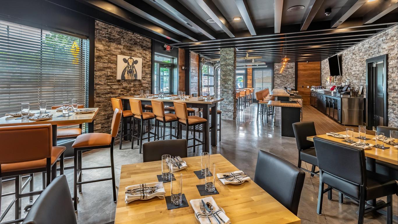 Cobblestone Hotel & Suites Hartford