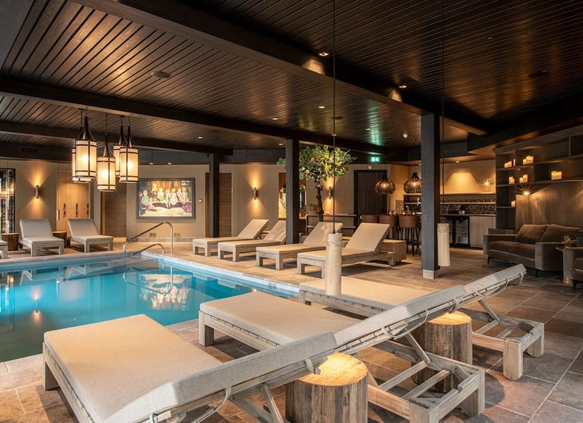 Van Der Valk Hotel Apeldoorn - De Cantharel indoor pool with loungers in Apeldoorn