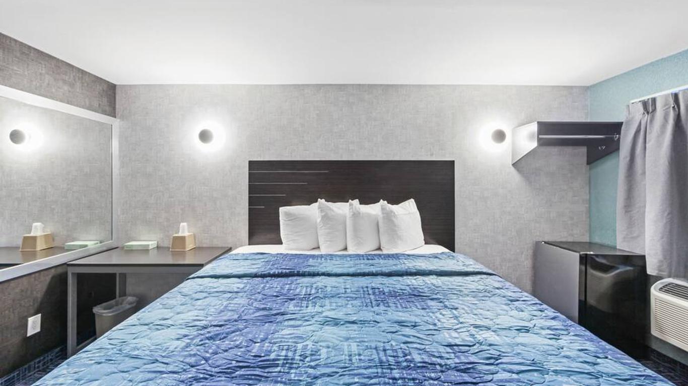 Hotel Opus Bronx Near Bay Plaza Mall
